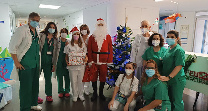 Papa Noel visita el Hospital de Guadalajara para ver a los pequeños y recoger sus deseos