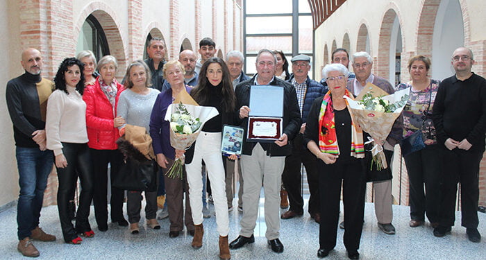 Radio Iniesta inaugura sus nuevas instalaciones con homenajes a Santiago Hernández y Gustavo Risueño