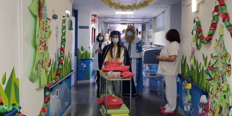 Los Reyes Magos no faltan en su cita al Hospital de Guadalajara