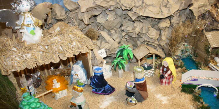 El belén instalado en el CECU y la decoración navideña del Centro de Salud “Cuenca I”, ganan el certámen organizado por la Gerencia