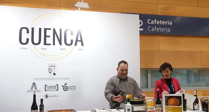 Alfonso Fernández y Mari Paz Marlo abren boca este lunes en el stand de la provincia de Cuenca en Madrid Fusión 1 Alfonso Fernández y Mari Paz Marlo abren boca este lunes en el stand de la provincia de Cuenca en Madrid Fusión