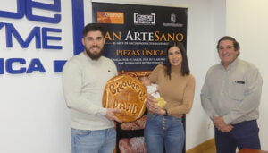 David Gómez Jurado ya tiene su pan gratis por ser el primer bebé nacido en Cuenca en 2023