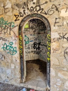 El Ayuntamiento de Sacedón se harta de la Confederación Hidrográfica del Tajo y exige la reapertura, limpieza y mantenimiento del castillo colgado de Entrepeñas