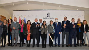 El doctor Manuel Tordera recoge emocionado la Orden Civil de Sanidad