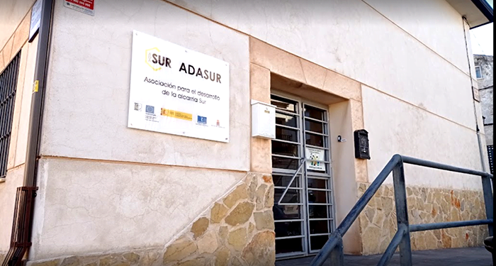 El GAL ADASUR lanza dos nuevas convocatorias LEADER por valor de 700.000 euros. 1 El GAL ADASUR lanza dos nuevas convocatorias LEADER por valor de 700.000 euros.