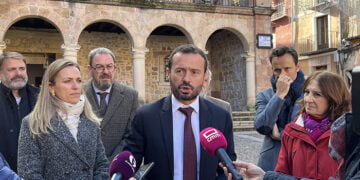 El Gobierno regional declara prioritarios dos proyectos de 15 millones de euros para desplegar fibra óptica en nuevos núcleos urbanos y en 101 polígonos industriales
