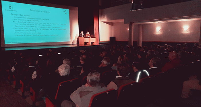 El Gobierno regional transmite a unos 300 ganaderos de Cuenca las medidas de control para hacer frente a la viruela ovina y caprina 1 El Gobierno regional se reúne con alrededor de 300 ganaderos de la provincia de Cuenca para informarles de las medidas de control para hacer frente a la viruela ovina y caprina