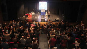 El ingenio de Ángel Stanich y el rock de Alice's Cream arrasan en el regreso de «Las Noches Acústicas»