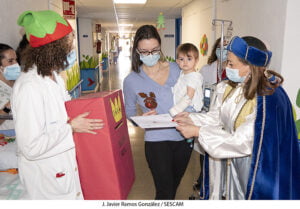 El paje real de Sus Majestades Los Reyes Magos visita el Hospital de Guadalajara