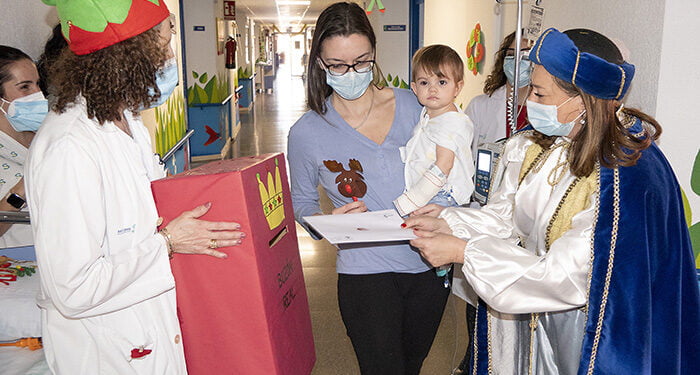 El paje real de Sus Majestades Los Reyes Magos visita el Hospital de Guadalajara 1 El paje real de Sus Majestades Los Reyes Magos visita el Hospital de Guadalajara