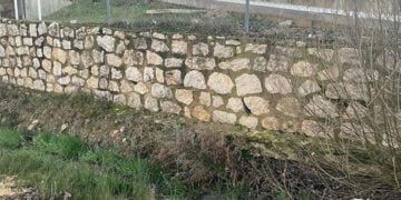 El PP denuncia el vertido de aguas sucias desde la Residencia de Mayores de Cañete al Río Mayor
