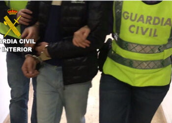 Entraron en su casa de Talayuelas, lo golpearon, ataron y le robaron 1.000 euros: han sido detenidos por la Guardia Civil 10 Entraron en su casa de Talayuelas, lo golpearon, ataron y le robaron 1.000 euros han sido detenidos por la Guardia Civil
