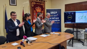 Hontoba enciende la red de fibra