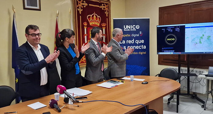 Hontoba enciende la red de fibra