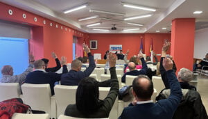 La asamblea de la MAS congela las tasas del suministro de agua y el precio público de los servicios durante 2023