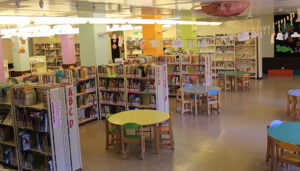 La Biblioteca Pública Provincial de Guadalajara se suma a un programa de mejora de habilidades lectoras con la intervención de perros adiestrados