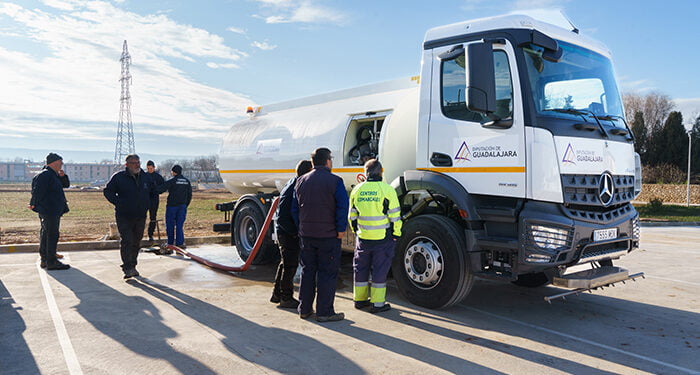 La Diputación de Guadalajara adquiere un nuevo camión cisterna de 10.000 litros para suministro de agua y baldeo 1 La Diputación de Guadalajara adquiere un nuevo camión cisterna de 10.000 litros para suministro de agua y baldeo