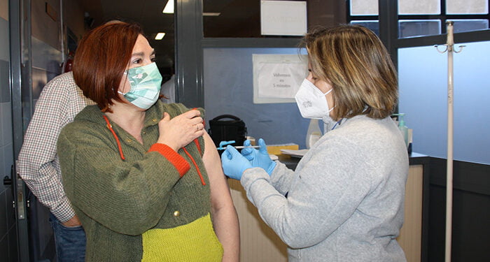 La Gerencia del Área Integrada de Cuenca comienza la vacunación sin cita previa de covid y gripe en el Policlínico del Hospital