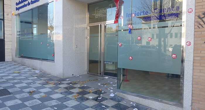 La patronal conquense denuncia actos vandálicos por parte de los sindicatos durante la huelga de limpieza frente a su sede