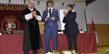 La UCLM celebra su patrón con el recuerdo a Emilio Ontiveros y la bienvenida a los nuevos doctores y doctoras