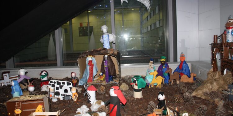El belén instalado en el CECU y la decoración navideña del Centro de Salud “Cuenca I”, ganan el certámen organizado por la Gerencia