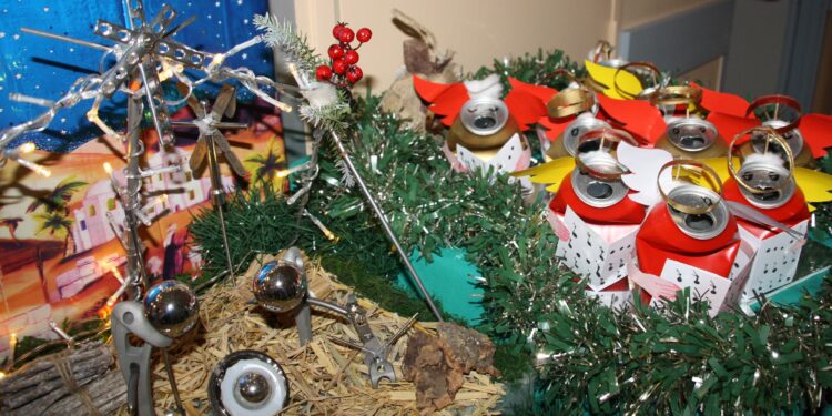 El belén instalado en el CECU y la decoración navideña del Centro de Salud “Cuenca I”, ganan el certámen organizado por la Gerencia