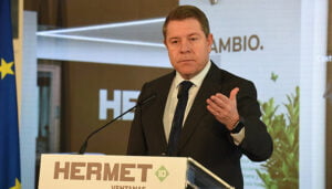 Page avanza la ampliación del programa regional de transfusiones de sangre con medios aéreos, un servicio “único” en España