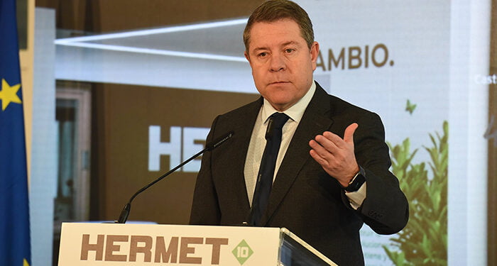 Page avanza la ampliación del programa regional de transfusiones de sangre con medios aéreos, un servicio “único” en España