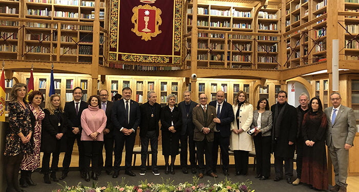 Perales, Yturralde, Antonio Pérez, José Ramón Izquierdo y Teresa Marín, protagonistas en la entrega de medallas como Hijos Predilectos y Adoptivos de Cuenca 1 Perales, Yturralde, Antonio Pérez, José Ramón Izquierdo y Teresa Marín, protagonistas en la entrega de medallas como Hijos Predilectos y Adoptivos