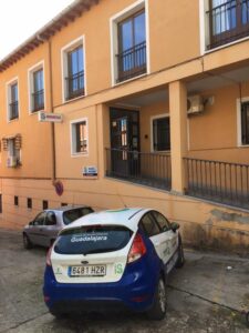 UGT denuncia que el fin del descuento en los combustibles hará que los profesionales sanitarios que usan su vehículo pierdan aún más dinero de sus bolsillos