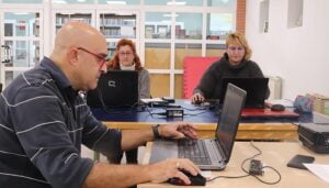 Una docena de vecinos y vecinas mejoraron su empleabilidad con los cursos de informática del Bilib en Cabanillas
