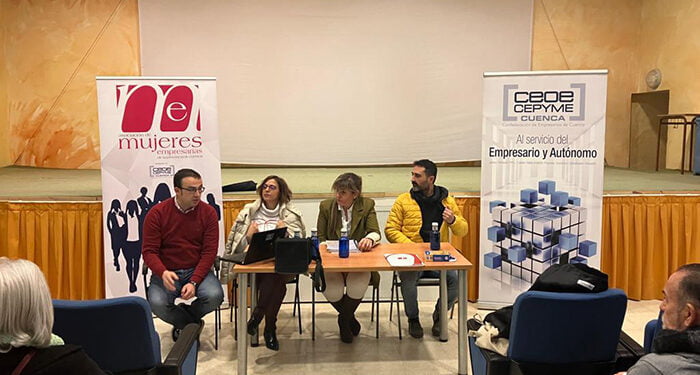 Una quincena de pricenses asisten a la jornada de AMEP para impulsar el emprendimiento y combatir la despoblación