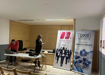 Unas veinte personas participan en la jornada de Huerta del Marquesado sobre ayudas para empresas en el mundo rural