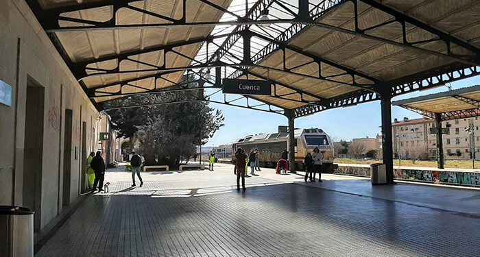 Vuelve un tren a la estación de Cuenca siete meses después..., pero no se hagan ilusiones