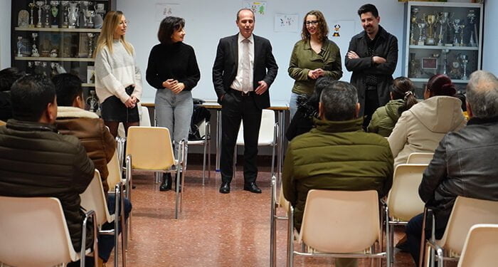 Alberto Rojo se reúne con los representantes y colectivos de Ecuador, Perú y República Dominicana