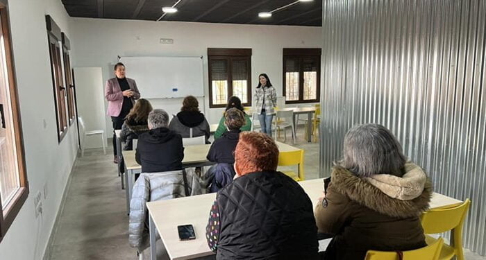 Almodóvar del Pinar, en colaboración con la Junta de Comunidades, inicia un proyecto de dotación de competencias digitales para mujeres del municipio