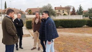 Ayuntamiento de Cabanillas y constructora firman el «acta de replanteo» del nuevo Edificio Municipal de Seguridad, último paso antes del inminente inicio de las obras