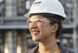 BASF se muestra resiliente en un entorno de mercado complicado e implementa medidas para reforzar su competitividad