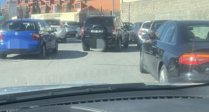 Cuenca en Marcha pide sancionar los estacionamientos indebidos en la rotonda del Hospital