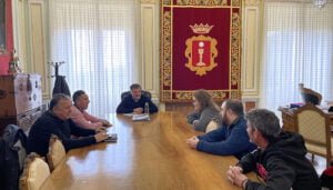 Dolz da la bienvenida a la nueva Directiva de las Peñas Mateas, con su presidente Mario Pinós a la cabeza