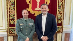 Dolz recibe al coronel Fernando Montes con motivo de su ascenso