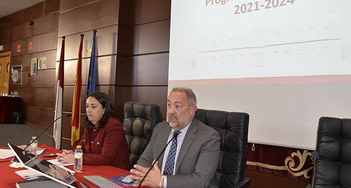 Dos de cada cuatro acciones del programa de gobierno del rector de la UCLM están finalizadas o tienen un alto grado de cumplimiento 1 Dos de cada cuatro acciones del programa de gobierno del rector de la UCLM están finalizadas o tienen un alto grado de cumplimiento