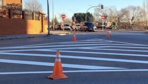 El Ayuntamiento de Cuenca avanza en la renovación de la señalización vertical y horizontal de la ciudad por la Ronda Oeste