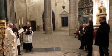 El Ayuntamiento de Cuenca cumple con el voto a la Candelaria durante la función religiosa en la Catedral