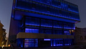 El edificio Arriaca Digital estrena una iluminación ornamental que ensalza el valor arquitectónico del entorno