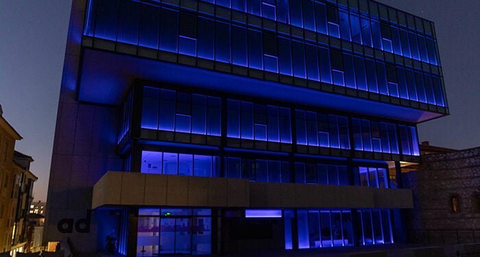 El edificio Arriaca Digital estrena una iluminación ornamental que ensalza el valor arquitectónico del entorno 1 El edificio Arriaca Digital estrena una iluminación ornamental que ensalza el valor arquitectónico del entorno