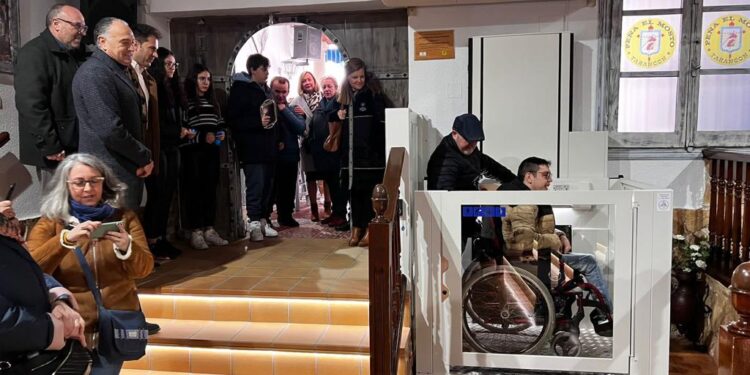 El Gobierno regional colabora en la instalación de una plataforma elevadora automática en la Peña El Mosto de Tarancón