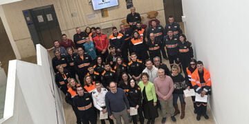 El Gobierno regional entrega nuevos uniformes de protección civil de las agrupaciones de Casasimarro y Las Mesas