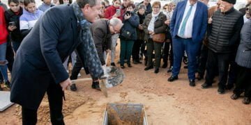 El Gobierno regional inicia la construcción de una nueva residencia de mayores en Campillo de Altobuey para luchar contra la extrema despoblación