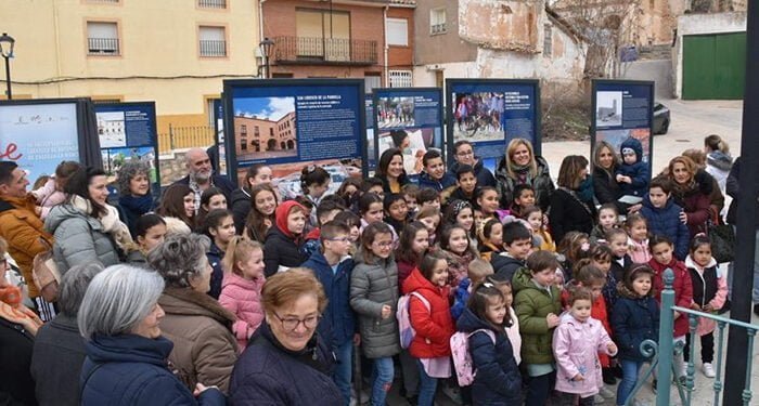 El Gobierno regional lleva a San Lorenzo de la Parrilla la muestra de fotografía itinerante con motivo del 40 aniversario del Estatuto de Autonomía
